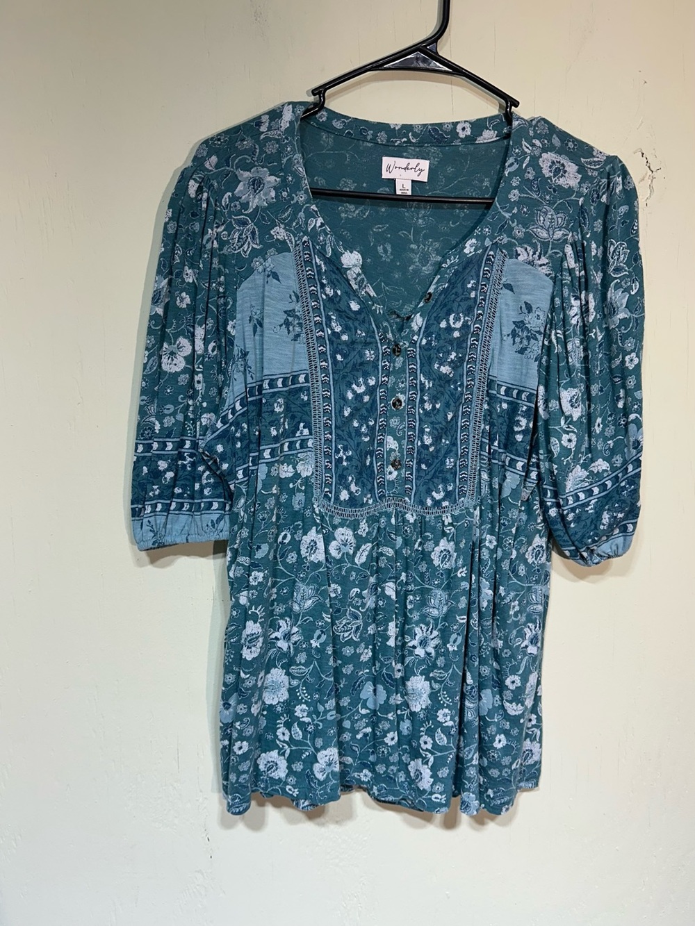 Wonderly blue button front Henley neckline 3/4 sleeve blouse women’s large
